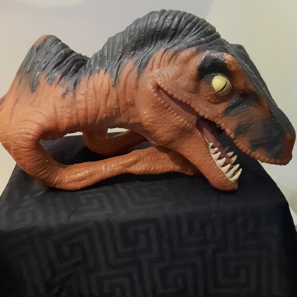 1996 Jurassic Park Dinosaur Puppet - Picture 2 of 6